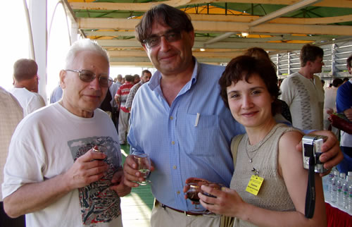 Неформальная обстановка - все это располагало к активному общению и обмену мнениями между делегатами